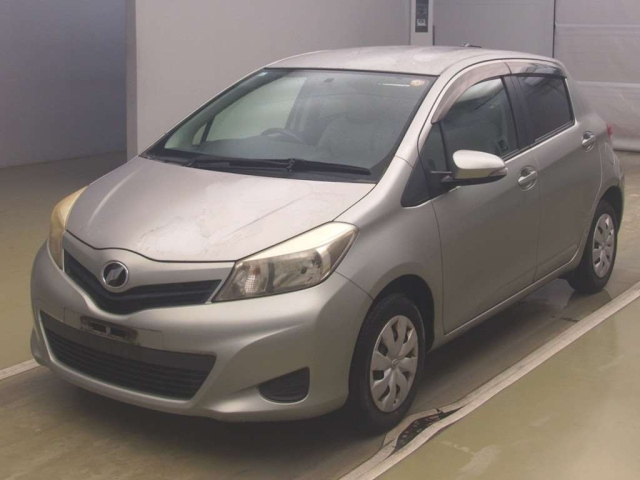 TOYOTA VITZ — фото