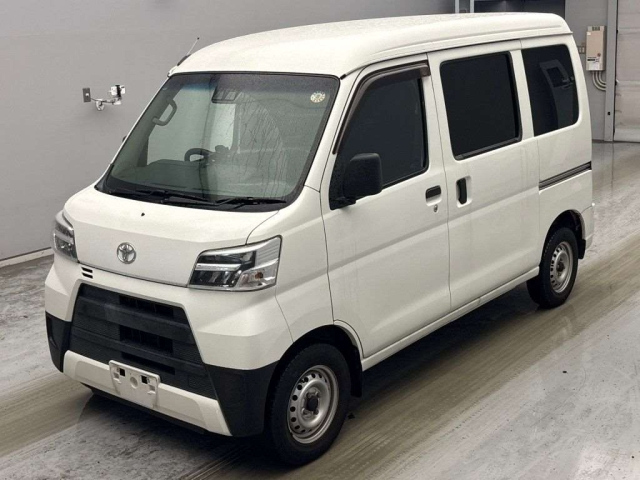 TOYOTA PIXIS — фото