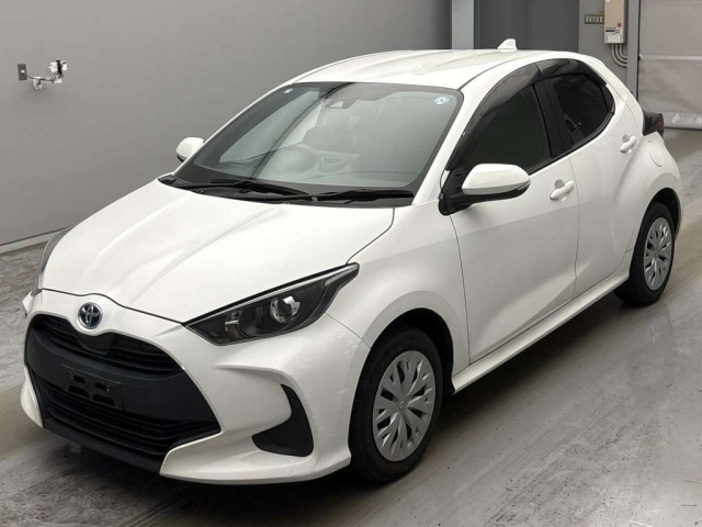 TOYOTA YARIS — фото