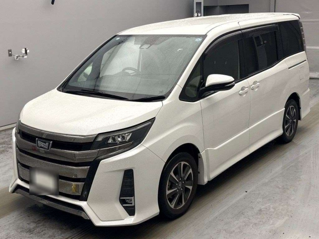 TOYOTA NOAH — фото