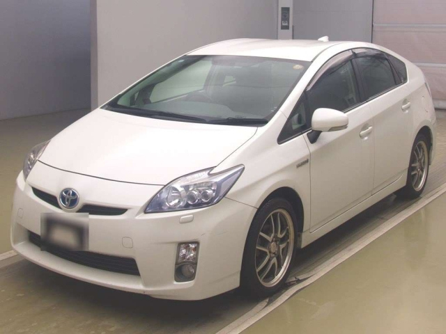 TOYOTA PRIUS — фото