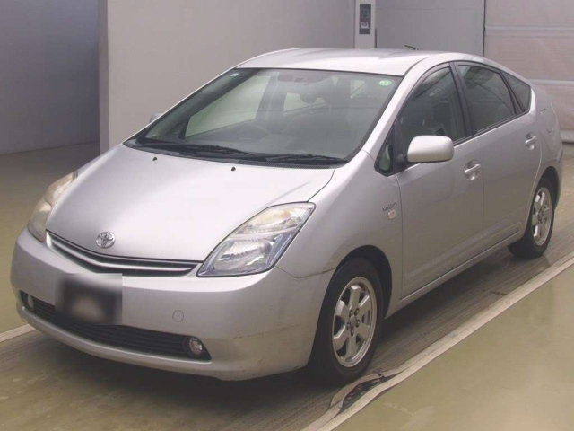 TOYOTA PRIUS — фото