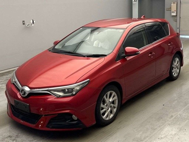 TOYOTA AURIS — фото