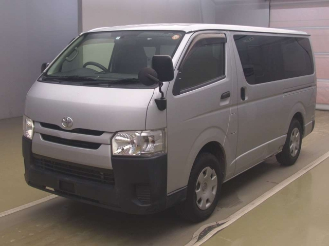 TOYOTA HIACE — фото