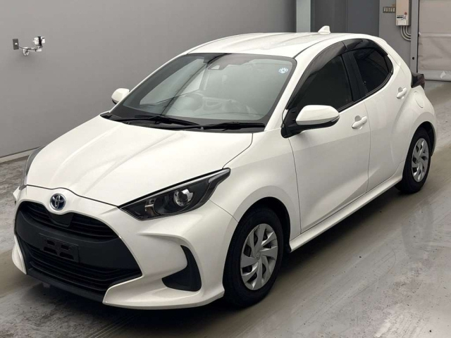TOYOTA YARIS — фото