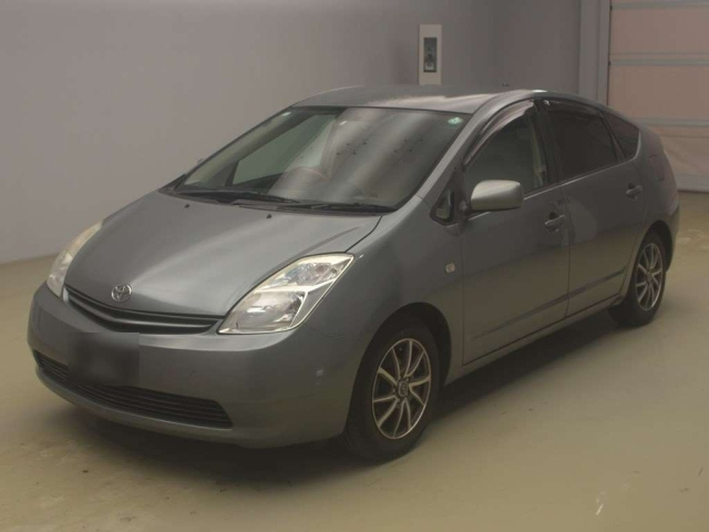 TOYOTA PRIUS — фото