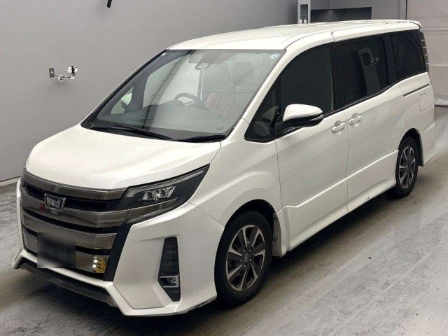 TOYOTA NOAH — фото