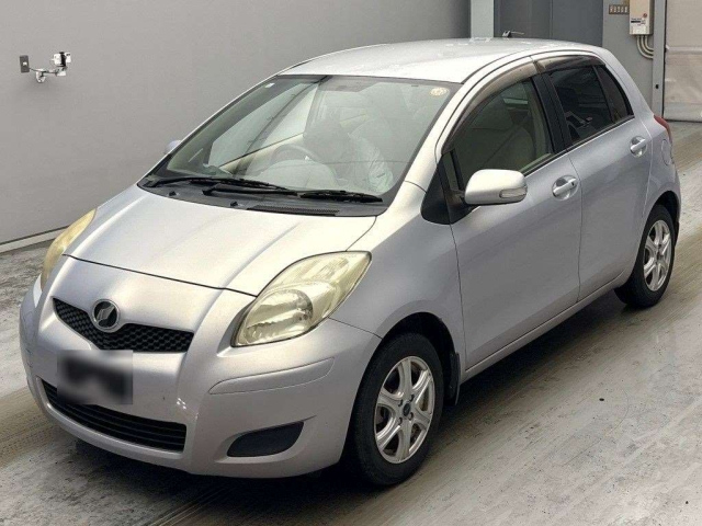 TOYOTA VITZ — фото