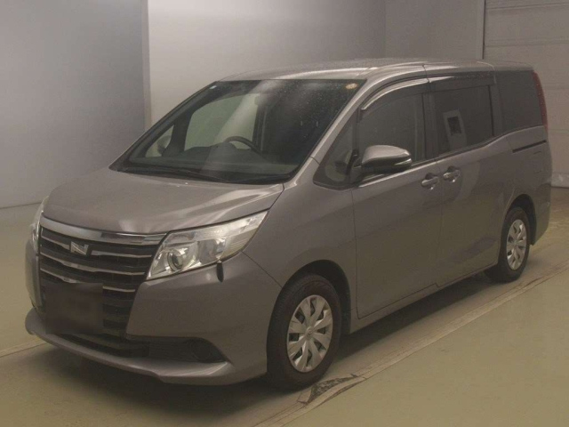TOYOTA NOAH — фото