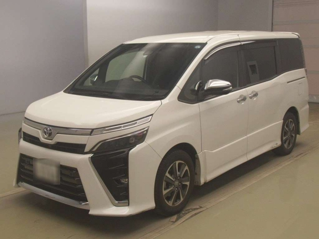 TOYOTA VOXY — фото