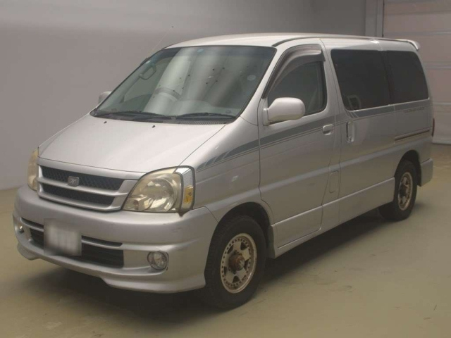 TOYOTA HIACE — фото