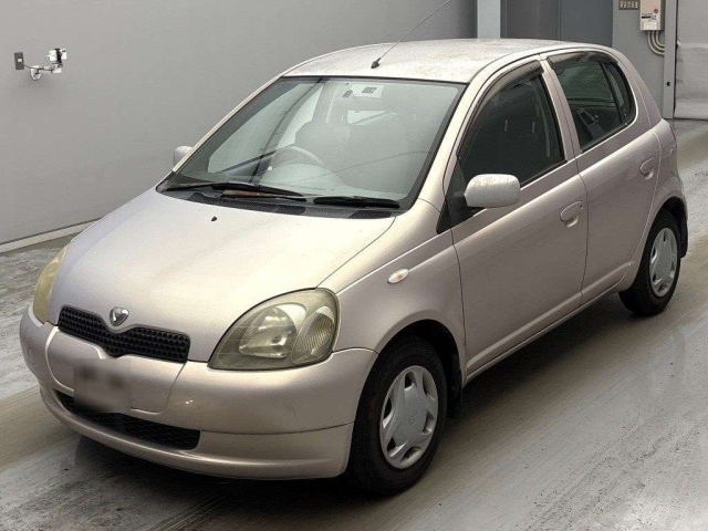 TOYOTA VITZ — фото