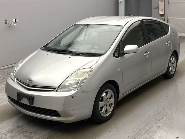TOYOTA PRIUS — фото