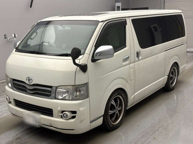 TOYOTA HIACE — фото