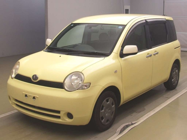 TOYOTA SIENTA — фото