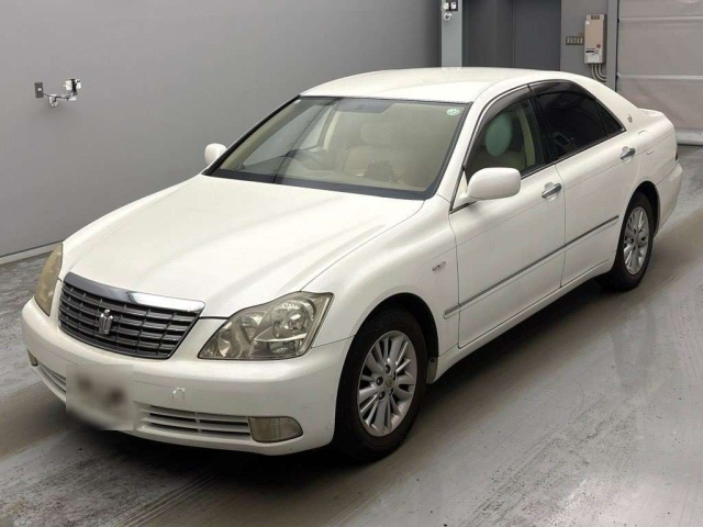 TOYOTA CROWN — фото