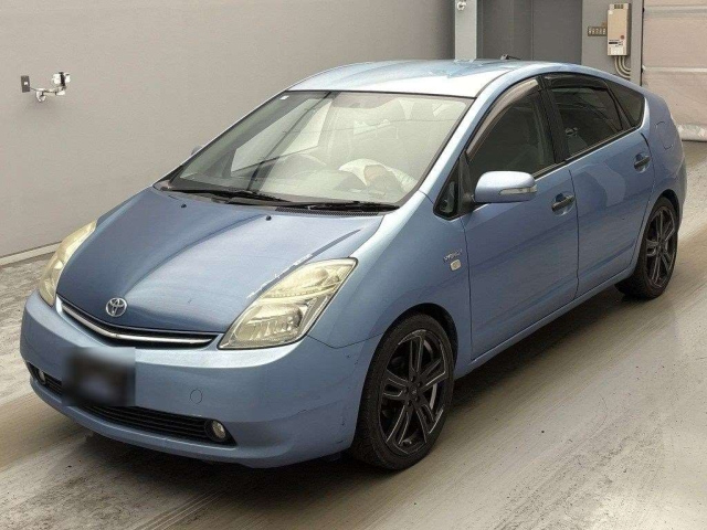 TOYOTA PRIUS — фото