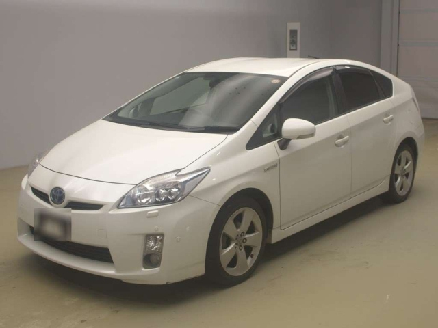 TOYOTA PRIUS — фото