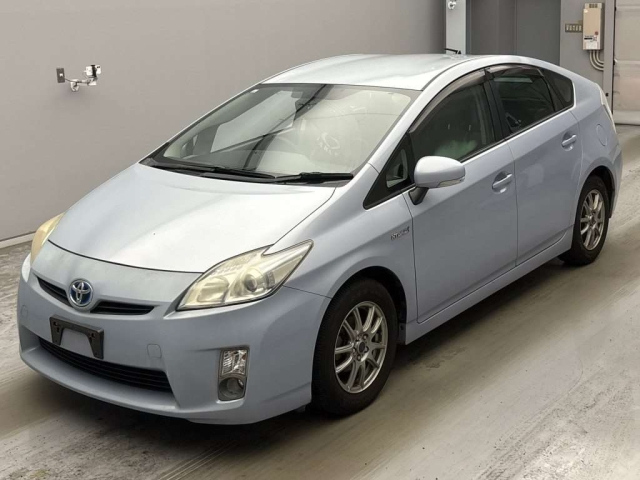 TOYOTA PRIUS — фото