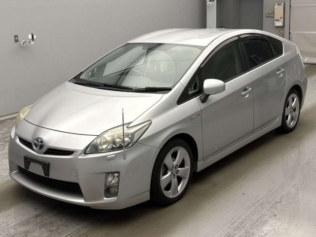 TOYOTA PRIUS — фото