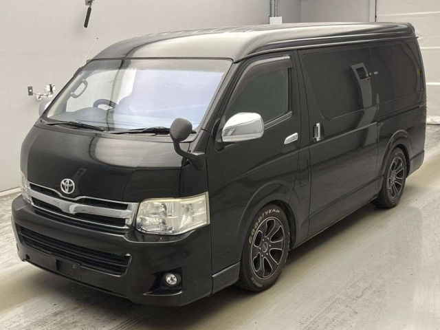 TOYOTA HIACE — фото