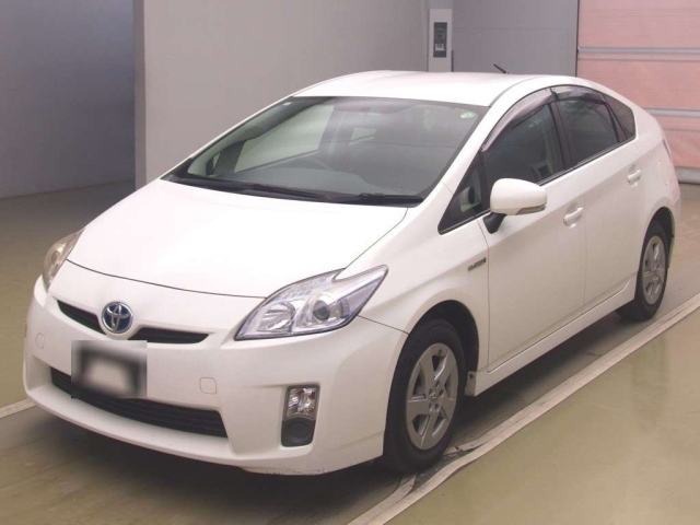 TOYOTA PRIUS — фото