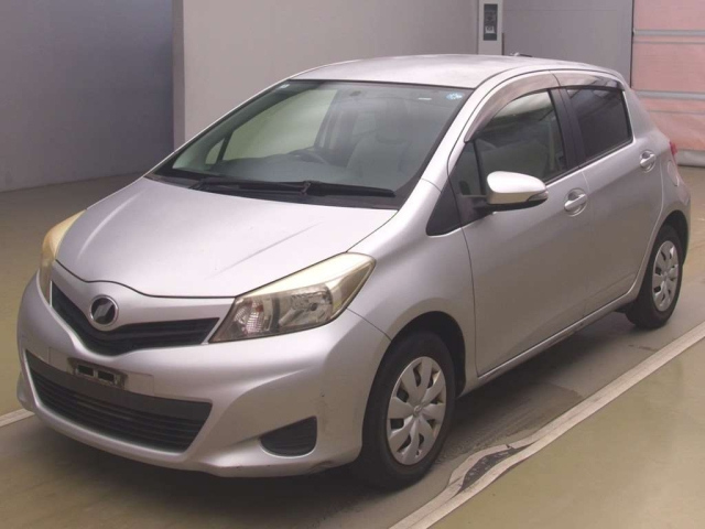 TOYOTA VITZ — фото