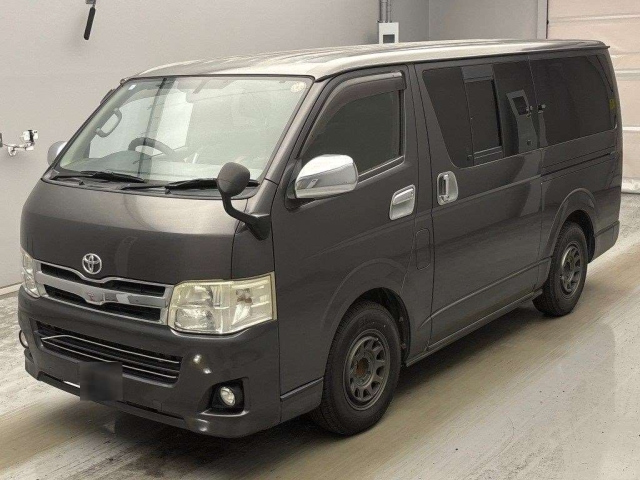 TOYOTA HIACE — фото
