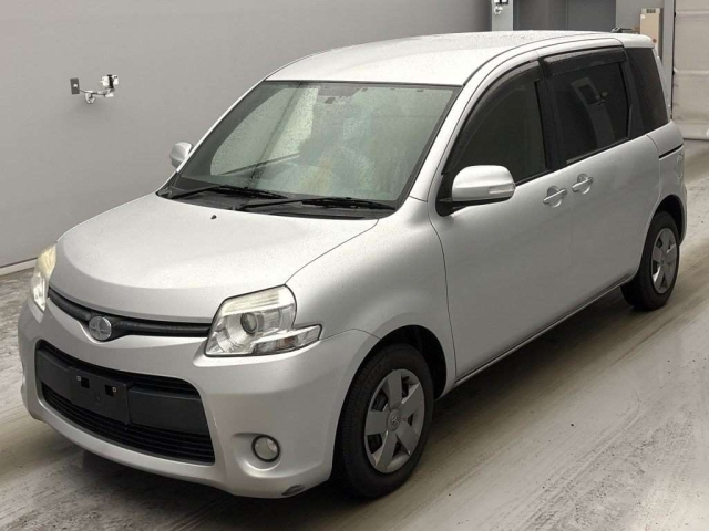 TOYOTA SIENTA — фото