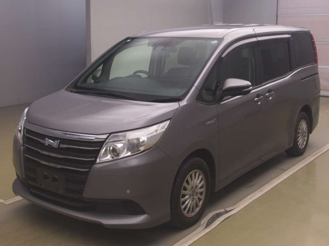 TOYOTA NOAH — фото