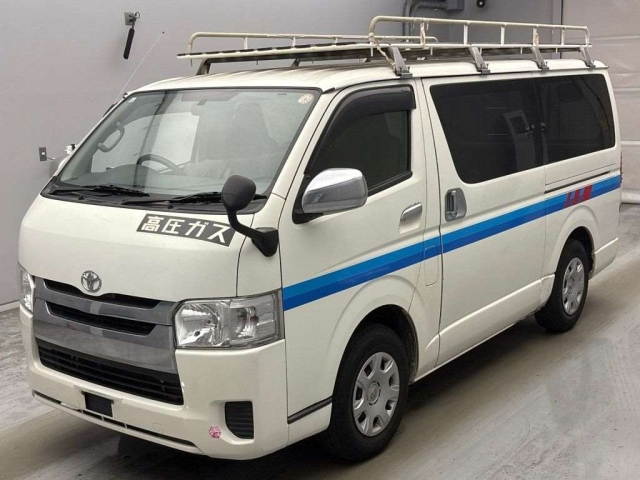 TOYOTA HIACE — фото