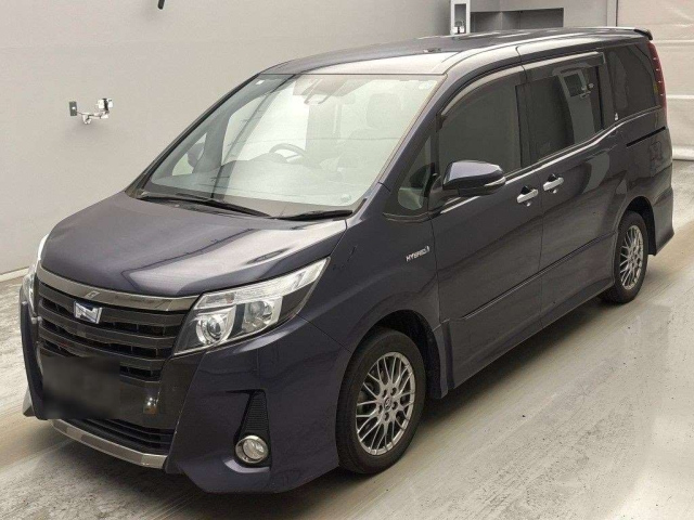 TOYOTA NOAH — фото