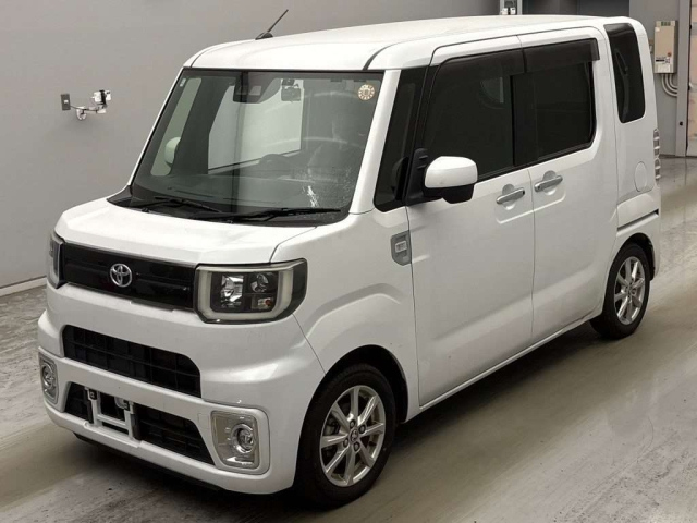 TOYOTA PIXIS — фото