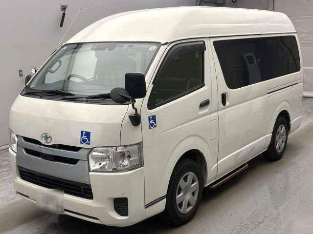 TOYOTA HIACE — фото