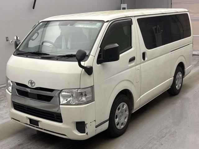 TOYOTA HIACE — фото