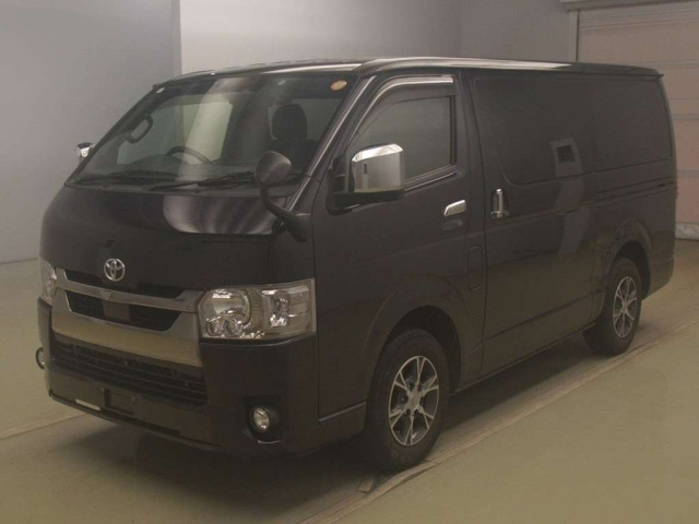 TOYOTA HIACE — фото