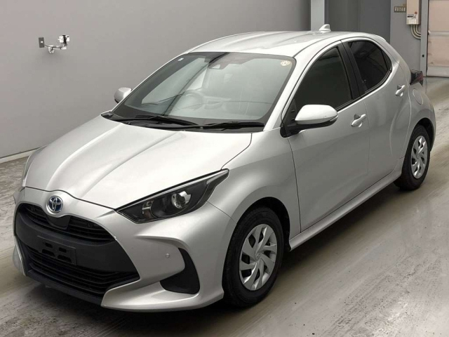 TOYOTA YARIS — фото