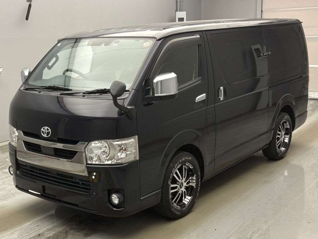 TOYOTA HIACE — фото