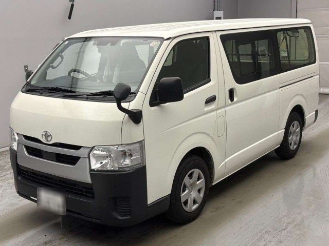 TOYOTA HIACE — фото