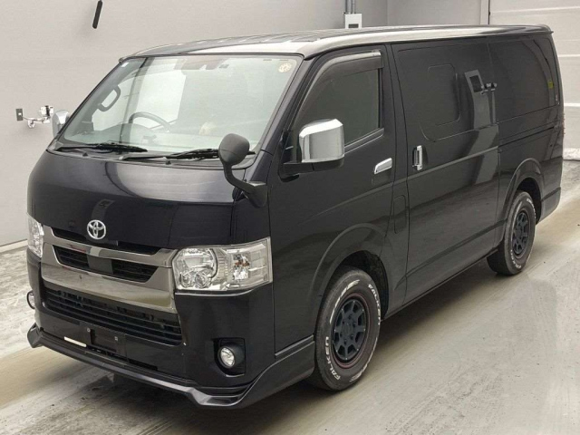 TOYOTA HIACE — фото