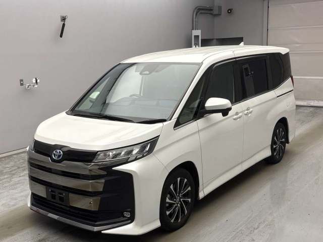 TOYOTA NOAH — фото