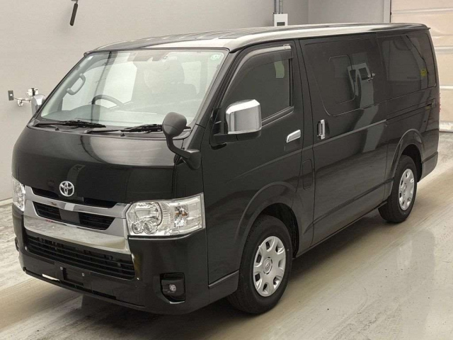 TOYOTA HIACE — фото