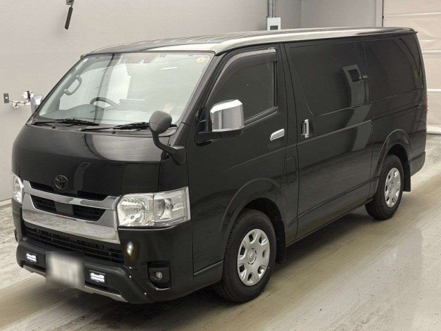 TOYOTA HIACE — фото