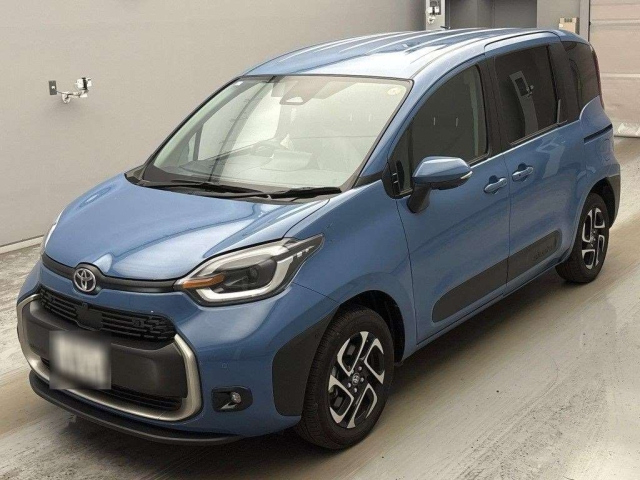 TOYOTA SIENTA — фото