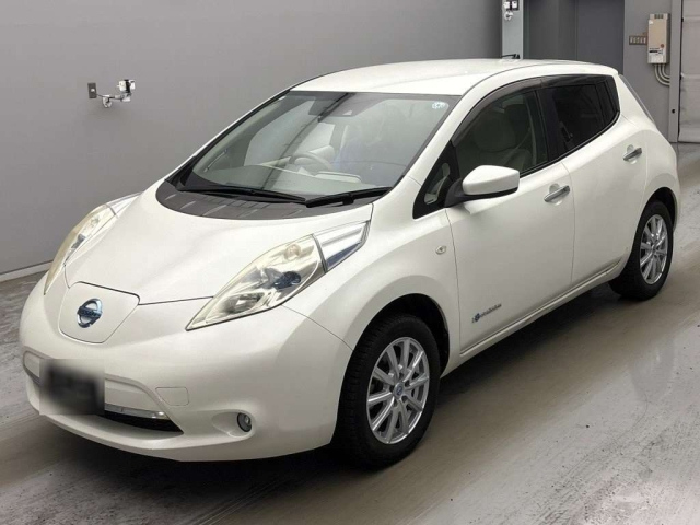 NISSAN LEAF — фото