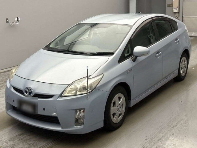 TOYOTA PRIUS — фото