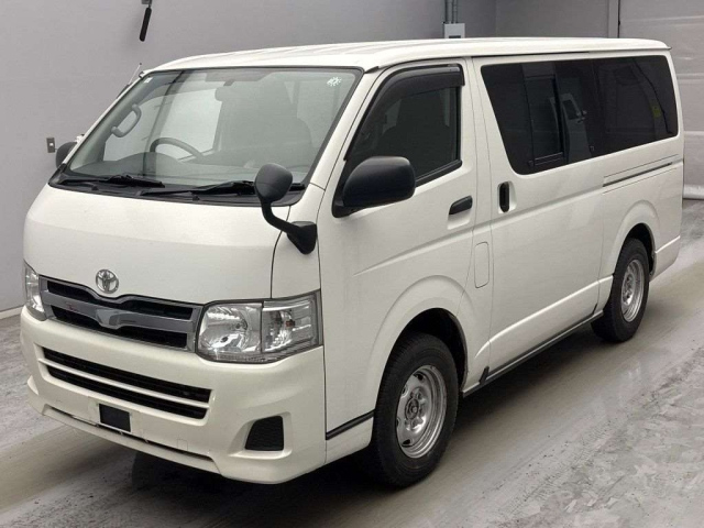TOYOTA HIACE — фото