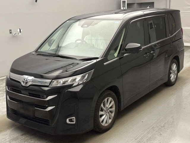 TOYOTA NOAH — фото