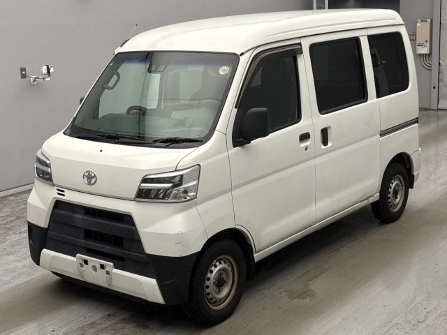 TOYOTA PIXIS — фото