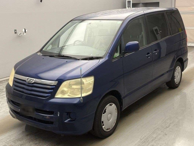 TOYOTA NOAH — фото